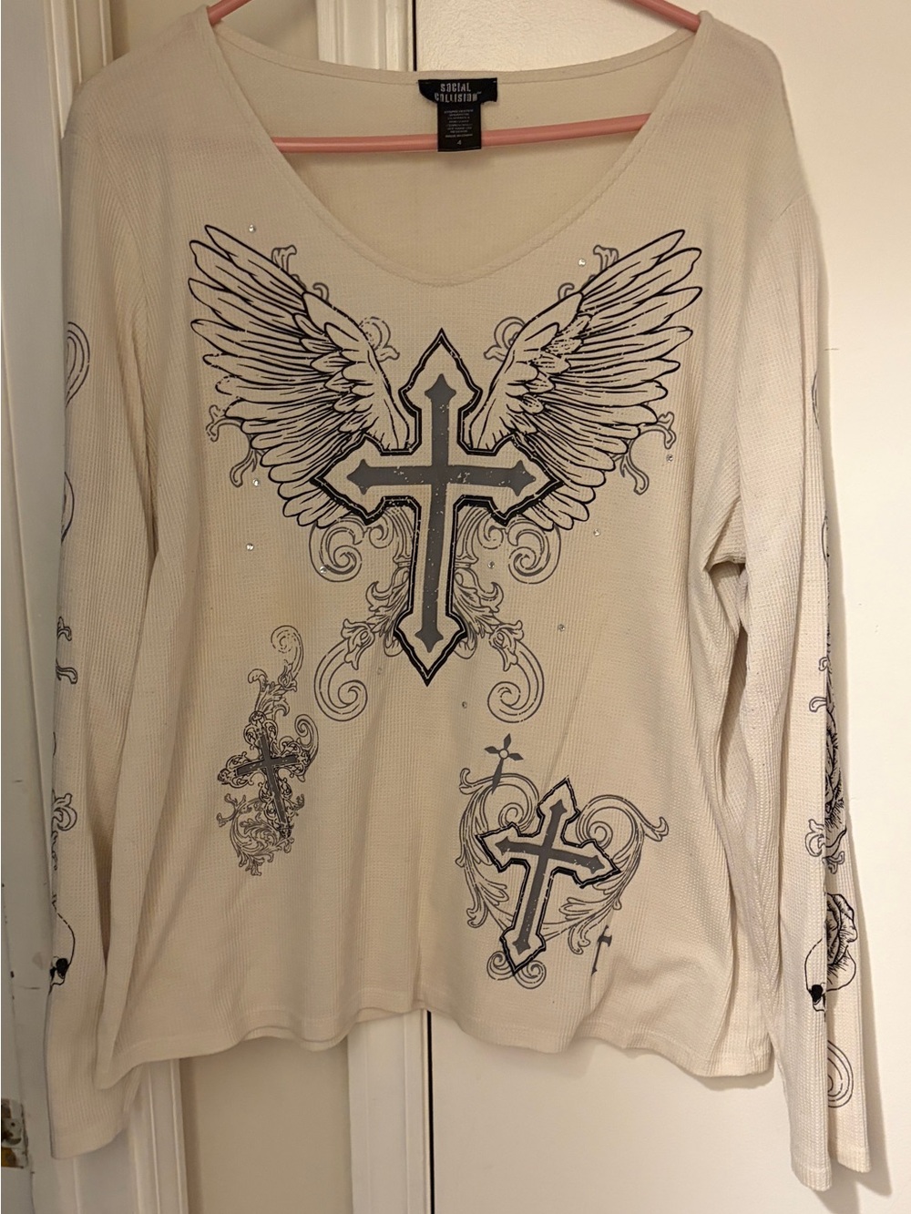 Social Collision L Cream Long-Sleeve Cross & Wings and skull Graphic Tee